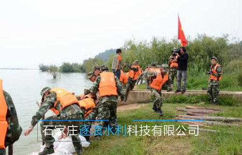 防汛沙袋_防汛擋水沙袋救援現(xiàn)場